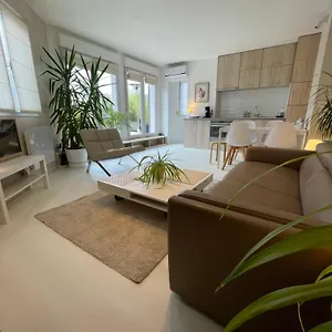 Terrasse 4personnes Rue De Jemmapes , Lille France
