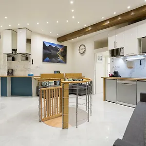 Louvre Luxury Apartment&spa , Paris France